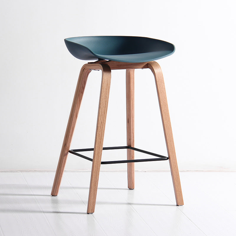 Contemporary Bar Stool Plastic Counter Bar Stool with Wooden Legs