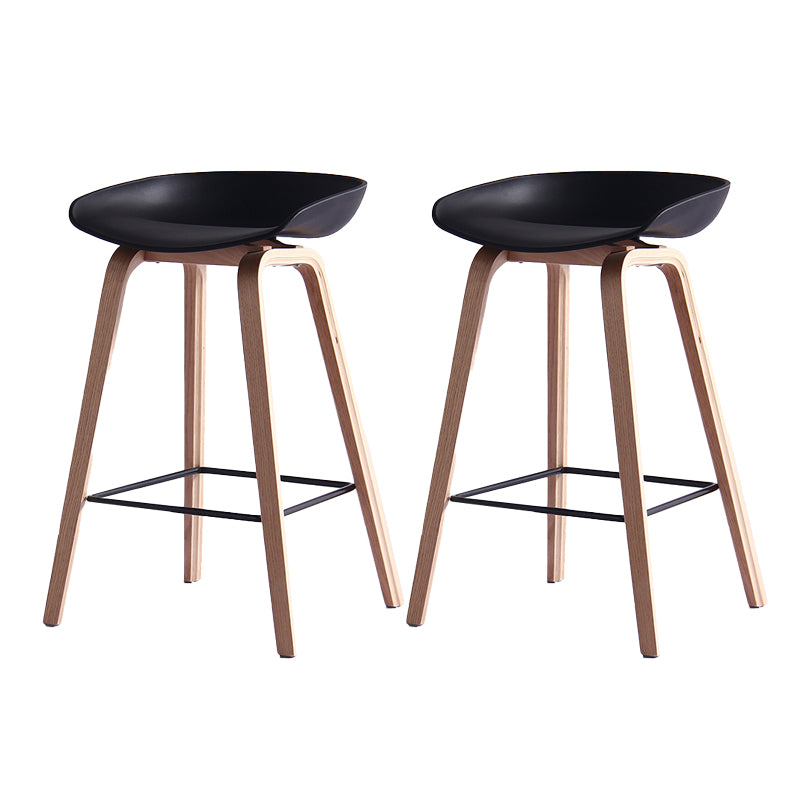 Contemporary Bar Stool Plastic Counter Bar Stool with Wooden Legs