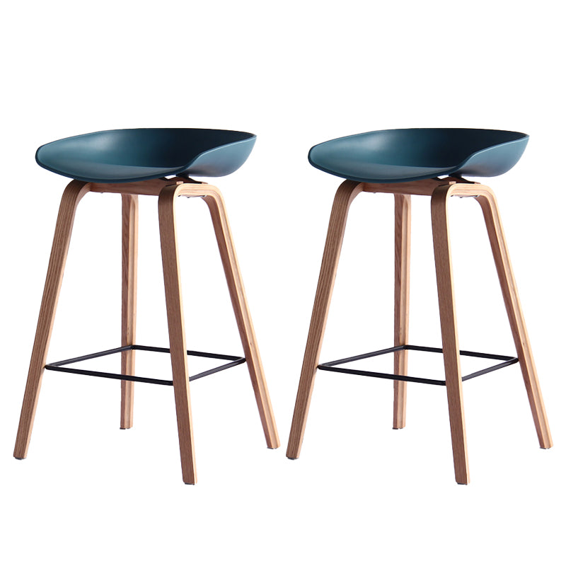 Contemporary Bar Stool Plastic Counter Bar Stool with Wooden Legs