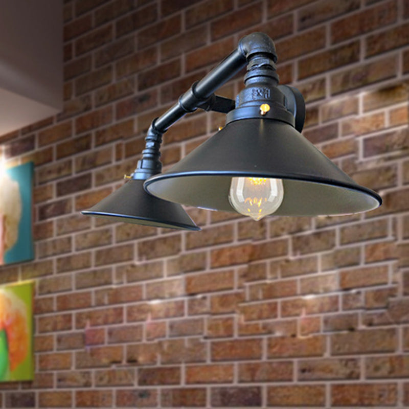 Accumulo a parete a 2 teste Farmhouse soggiorno con tonalità metallica in nero