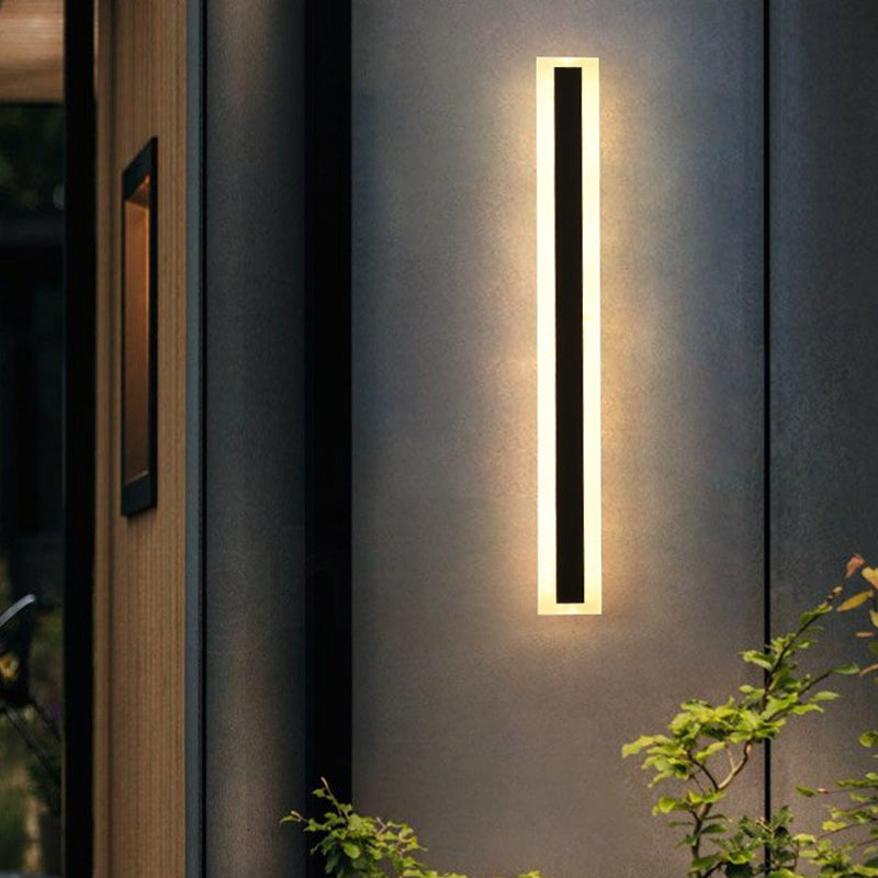 Linear Shape Metal Wall Light Modern Style 1 Light Wall Mounted Light in Black