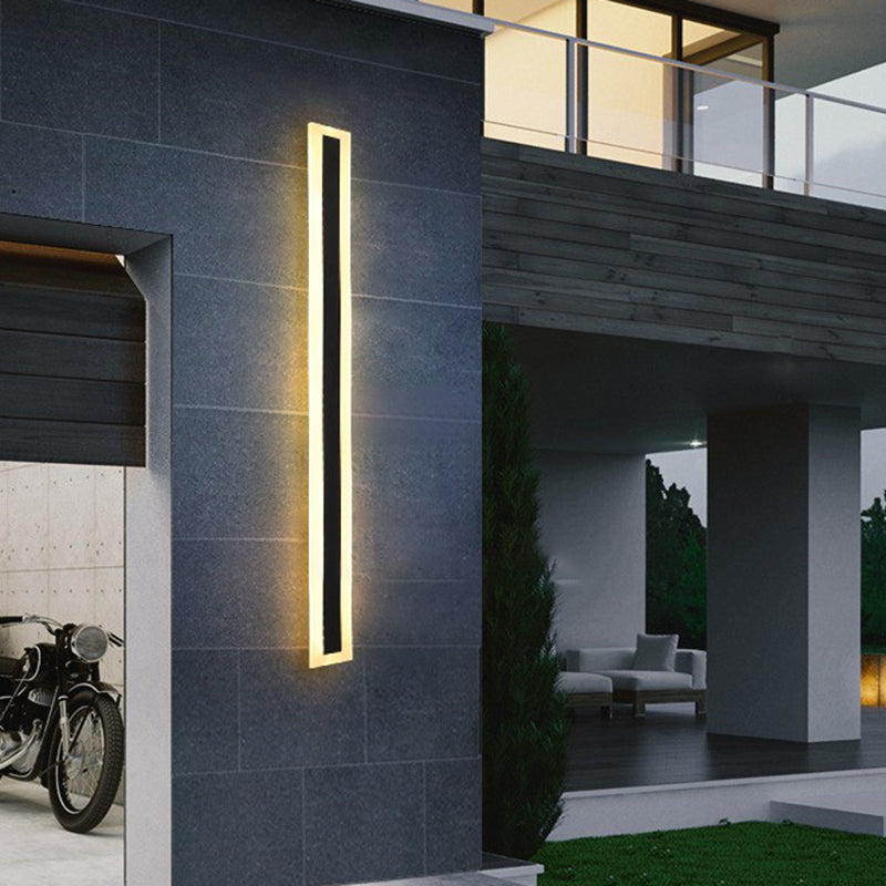 Linear Shape Metal Wall Light Modern Style 1 Light Wall Mounted Light in Black