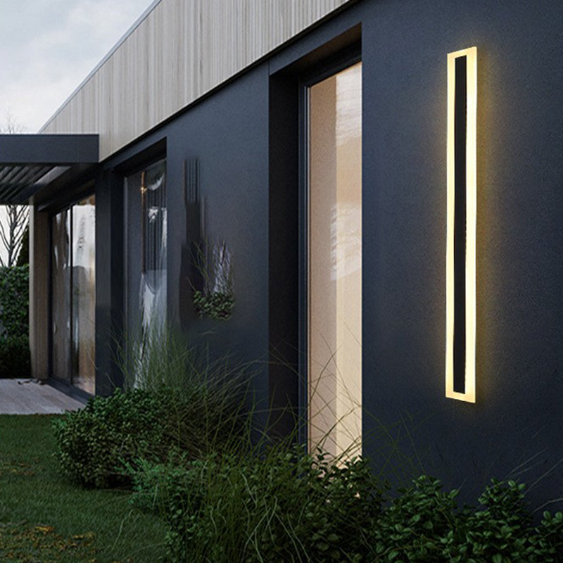 Linear Shape Metal Wall Light Modern Style 1 Light Wall Mounted Light in Black