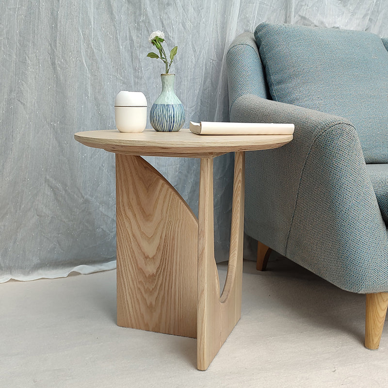 Scandinavian Round Wooden Top Side Table 19.6-inch Abstract End Table