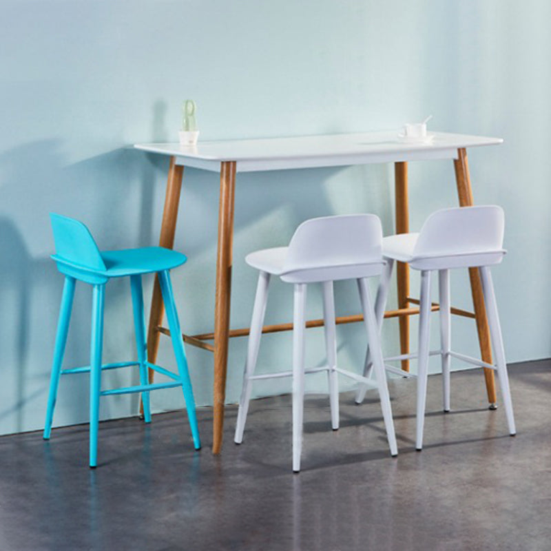 Contemporary Low Back Bar Stool Plastic Footrest Stool for Restaurant