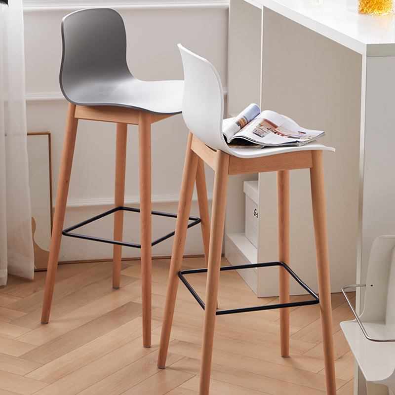 Modern Low Back Stool Plastic Footrest Bar Stool with Solid Wood Legs