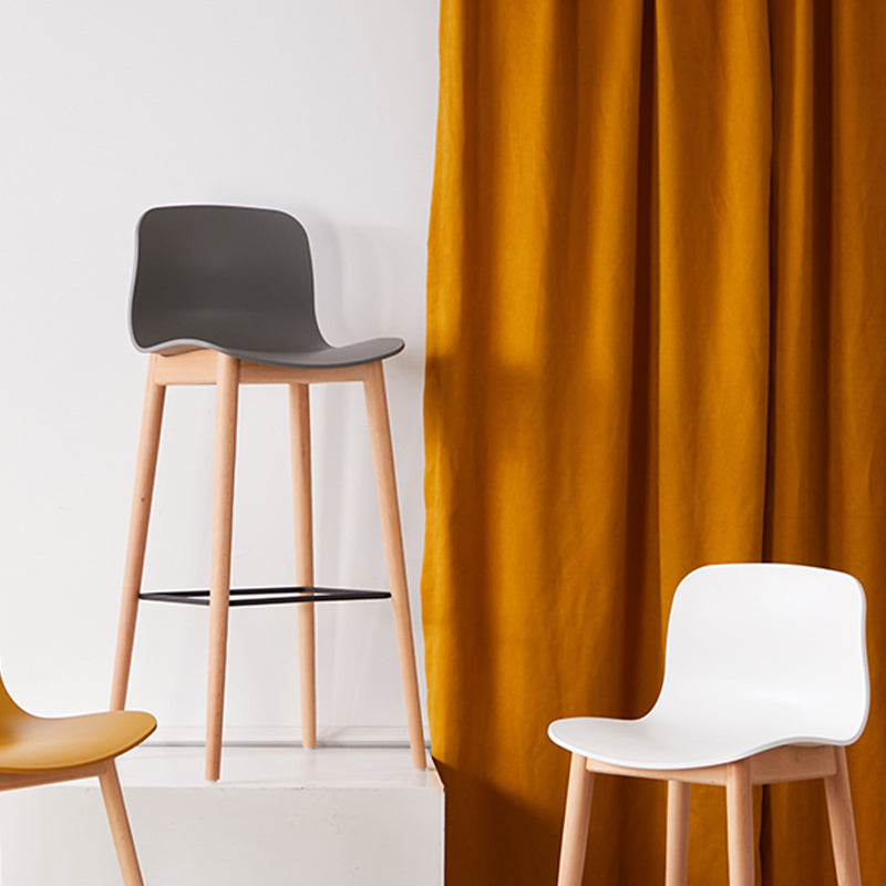 Modern Low Back Stool Plastic Footrest Bar Stool with Solid Wood Legs