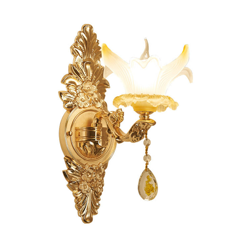 Petal Wall Sconce Vintage Verre Opale Verre d'opale 1/2-Bulb Gold Wall Lightture With Teardrop Crystal Deco