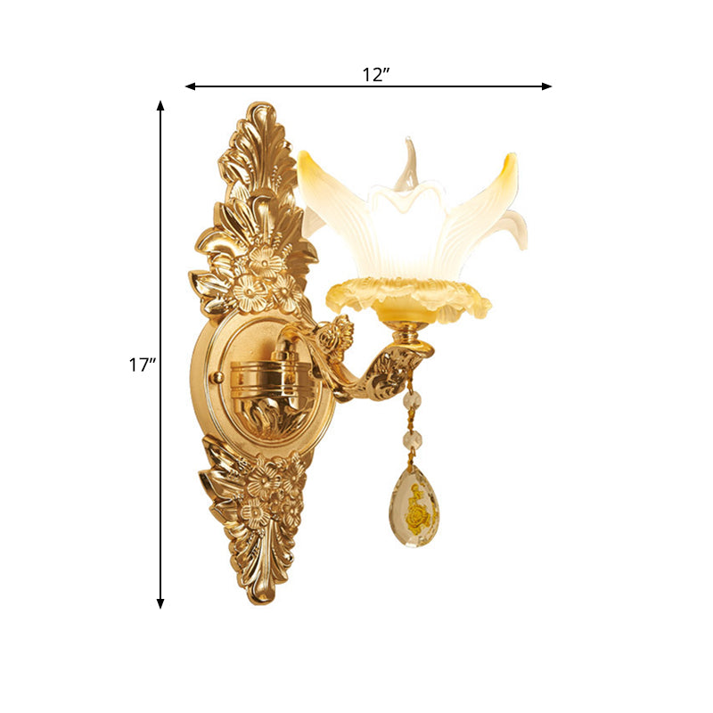 Petal Wall Sconce Vintage Verre Opale Verre d'opale 1/2-Bulb Gold Wall Lightture With Teardrop Crystal Deco