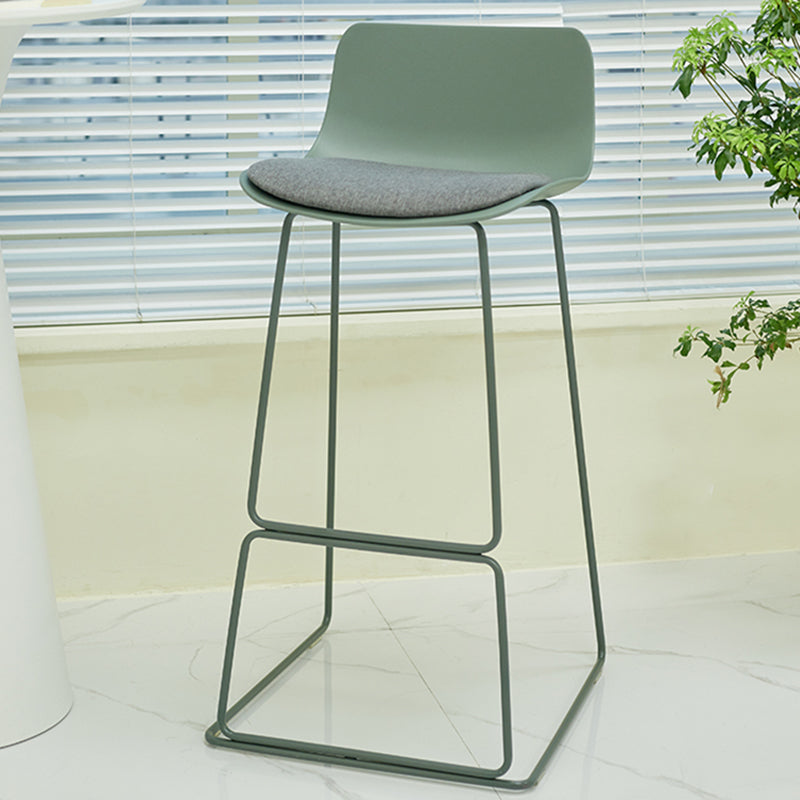 Indoor Footrest Dining Stool Plastic Industrial Low Back Counter-height Stool
