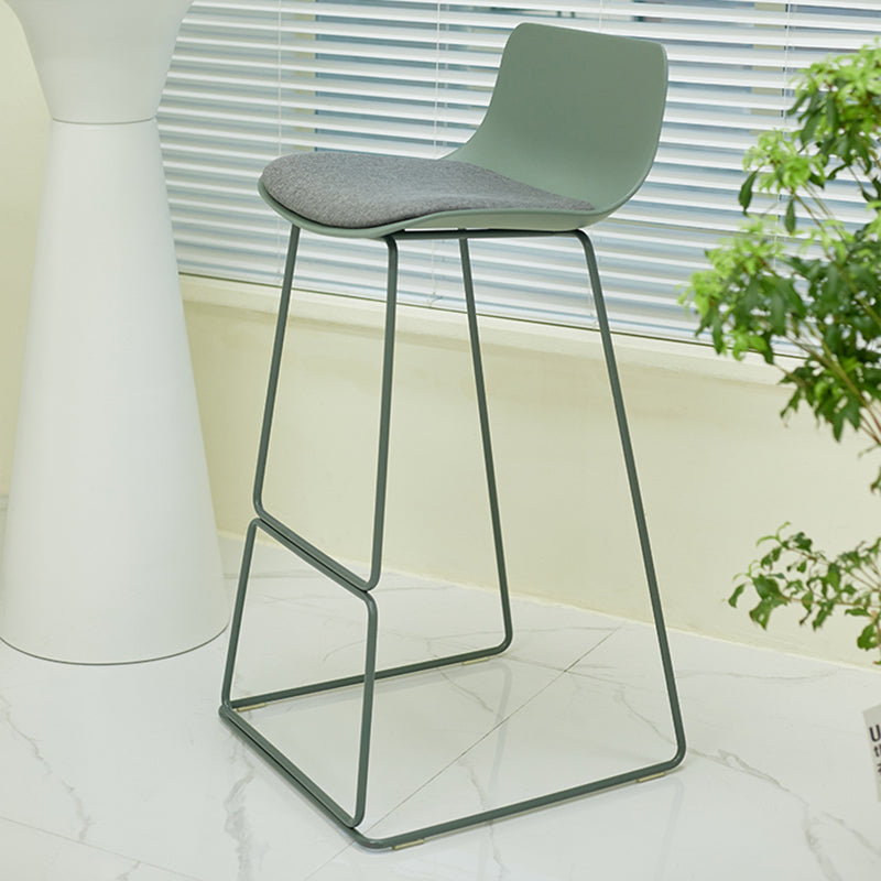 Indoor Footrest Dining Stool Plastic Industrial Low Back Counter-height Stool