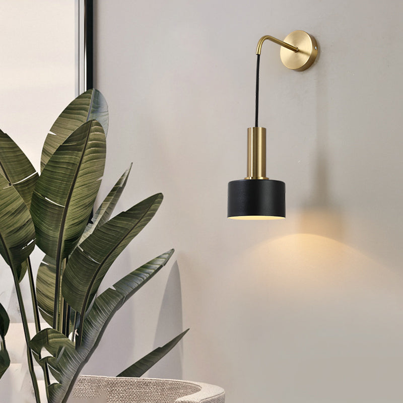 Modern Single Black/Golden Wall Mounted Sconce Metallic Wall Light for Bedroom