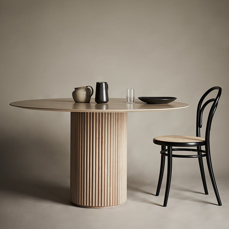 Modern Natural Pedestal Dining Table Round Solid Wood Dining Site Table