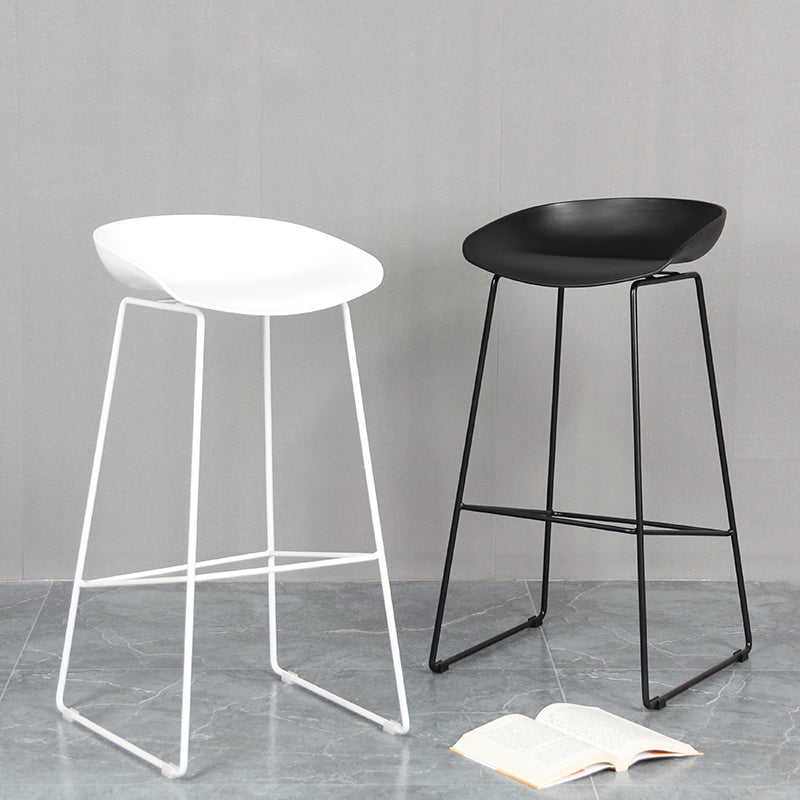 Scandinavian Plastic Bar Stools Footrest Indoor Counter Stool with Metal Legs