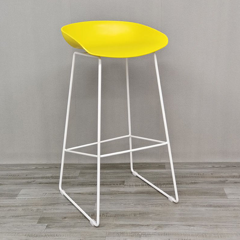 Scandinavian Plastic Bar Stools Footrest Indoor Counter Stool with Metal Legs