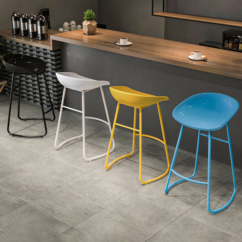 Contemporary Iron Base Bar Stools Plastic Bucket Seat Barstool for Home