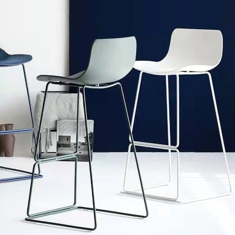 Scandinavian Low Back Counter Stool Plastic Armless Counter Chair