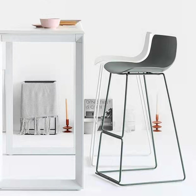 Scandinavian Low Back Counter Stool Plastic Armless Counter Chair