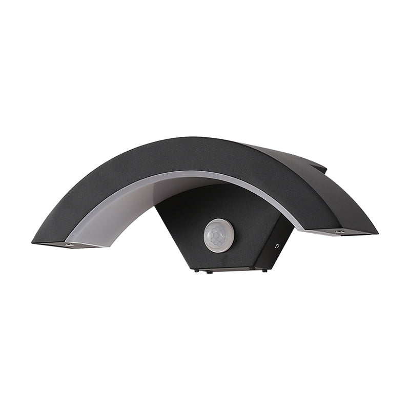 Geometric Shade Metal Wall Sconce Modern Style Single Light Wall Mounted Light in Black