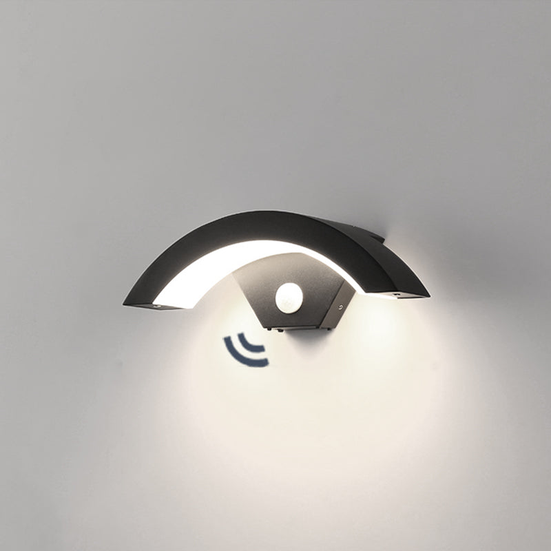 Geometric Shade Metal Wall Sconce Modern Style Single Light Wall Mounted Light in Black