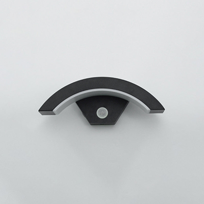 Geometric Shade Metal Wall Sconce Modern Style Single Light Wall Mounted Light in Black
