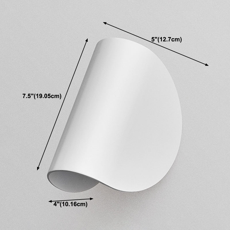 Nordic Style Metal Wall Light Geometric Shape LED Wall Sconce for Bedroom