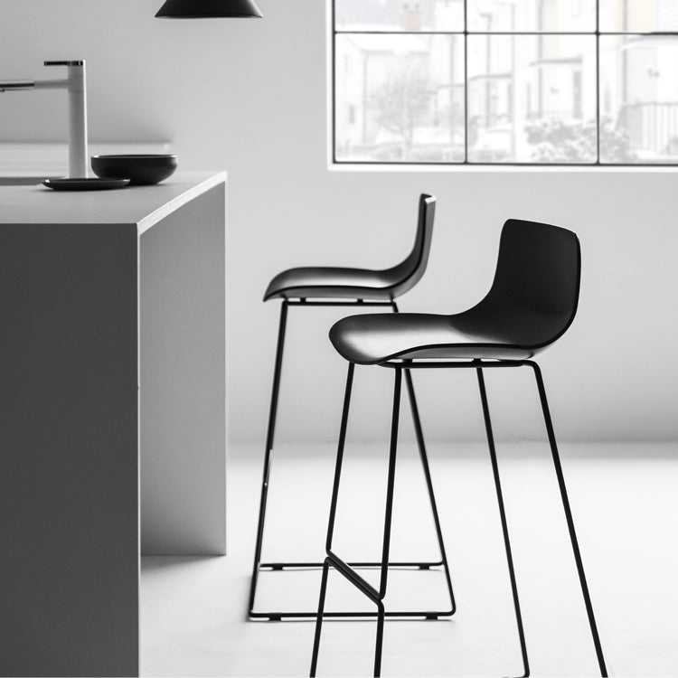 Scandinavian Pp Plastic Bar Stool Armless Stool with Steel Frame