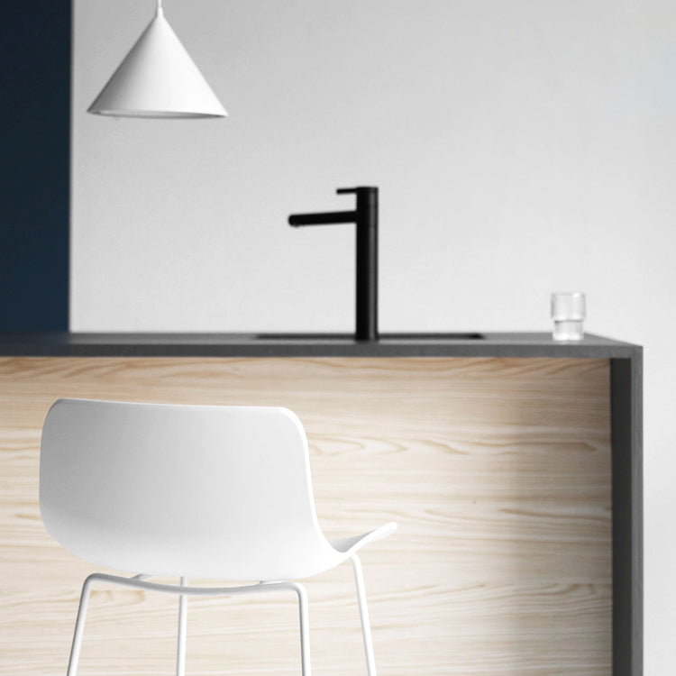 Scandinavian Pp Plastic Bar Stool Armless Stool with Steel Frame