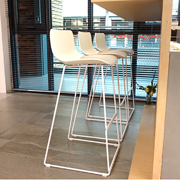 Scandinavian Pp Plastic Bar Stool Armless Stool with Steel Frame