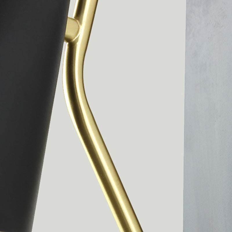 Single White/Black Modernism Wall Mounted Sconce Metal Wall Light for Foyer