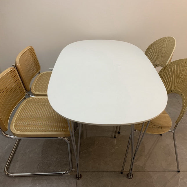 White Solid Wood Table Contemporary Oval Dining Table with 4 Legs