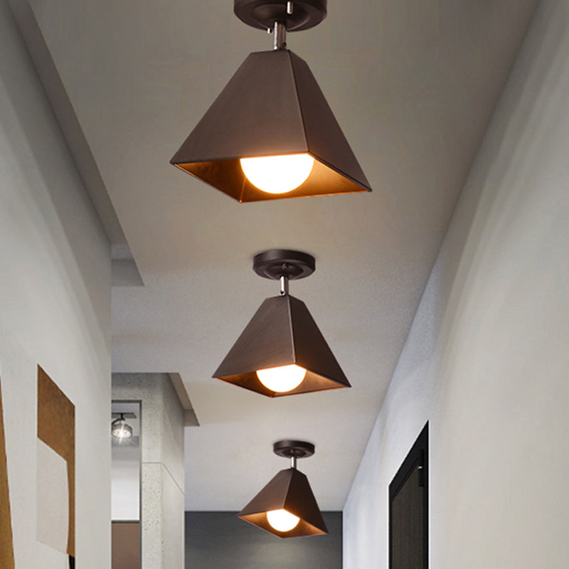 Éclairage de plafond en métal noir / blanc de style rétro semi - encastré de pyramide de 1 / 3 ampoule pour le couloir