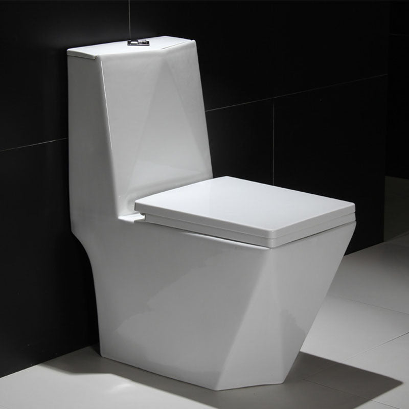 Siphon Jet Toilet Traditional One-Piece Toilet with Slow Close Seat