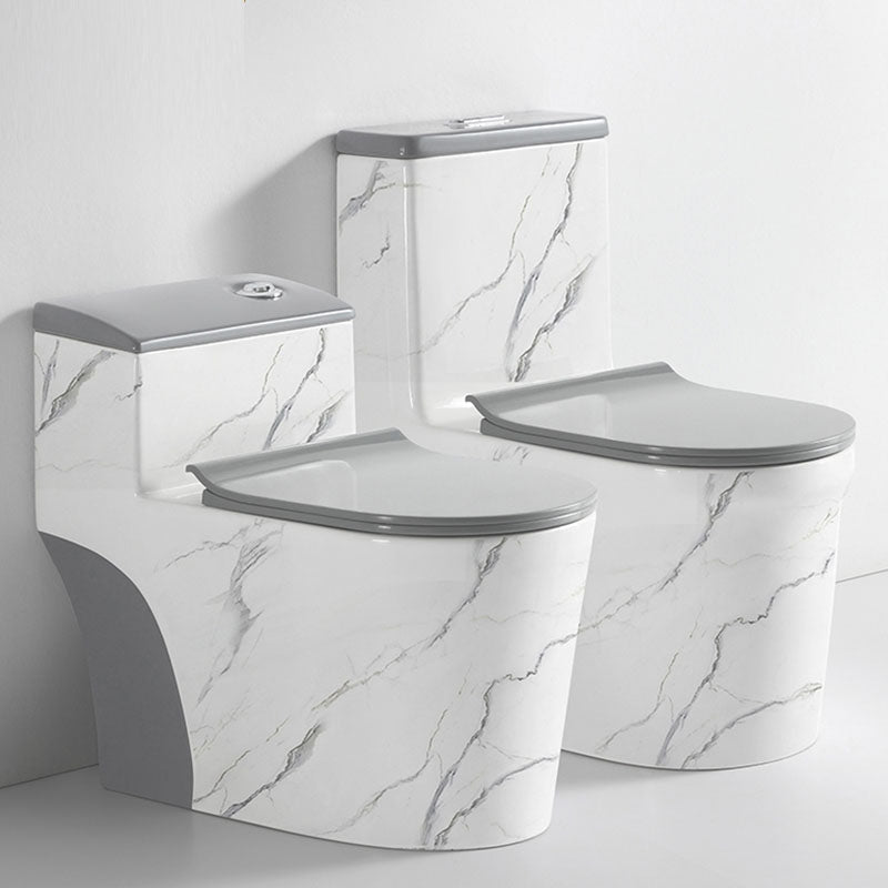 Siphon JetFlush Toilet Traditional One-Piece Toilet with Slow Close Seat