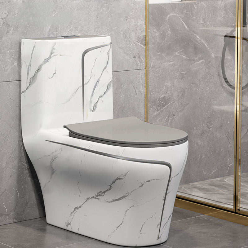 Siphon JetFlush Toilet Traditional One-Piece Toilet with Slow Close Seat