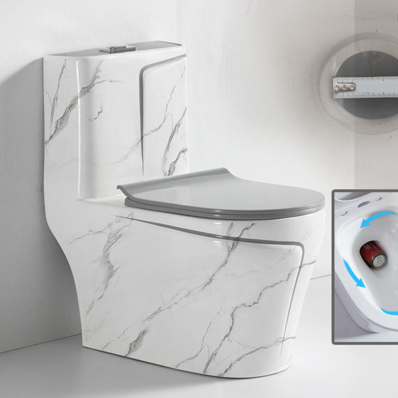 Siphon JetFlush Toilet Traditional One-Piece Toilet with Slow Close Seat