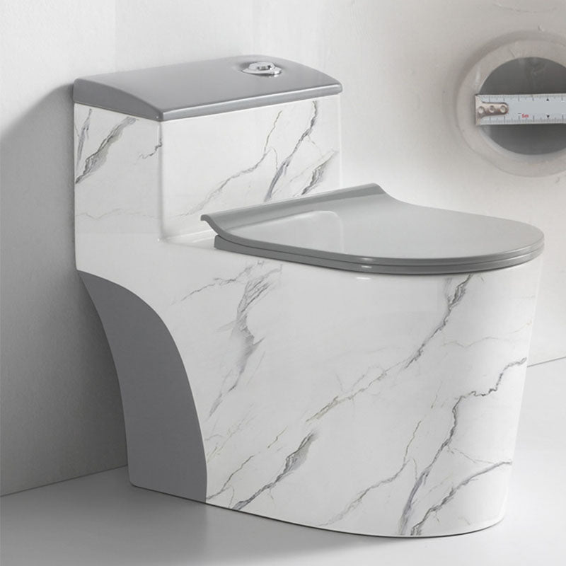 Siphon JetFlush Toilet Traditional One-Piece Toilet with Slow Close Seat