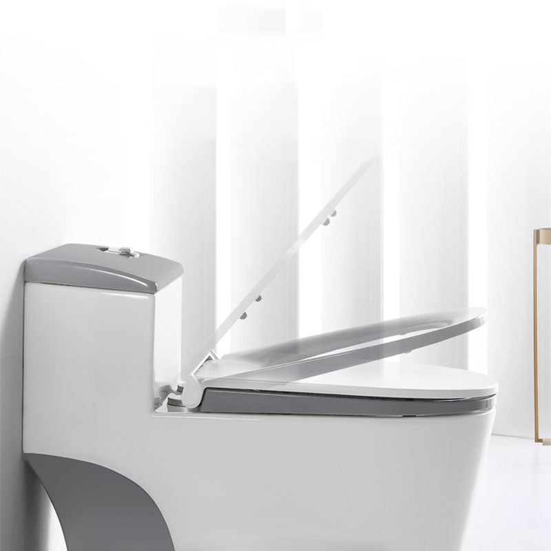 Siphon JetFlush Toilet Traditional One-Piece Toilet with Slow Close Seat