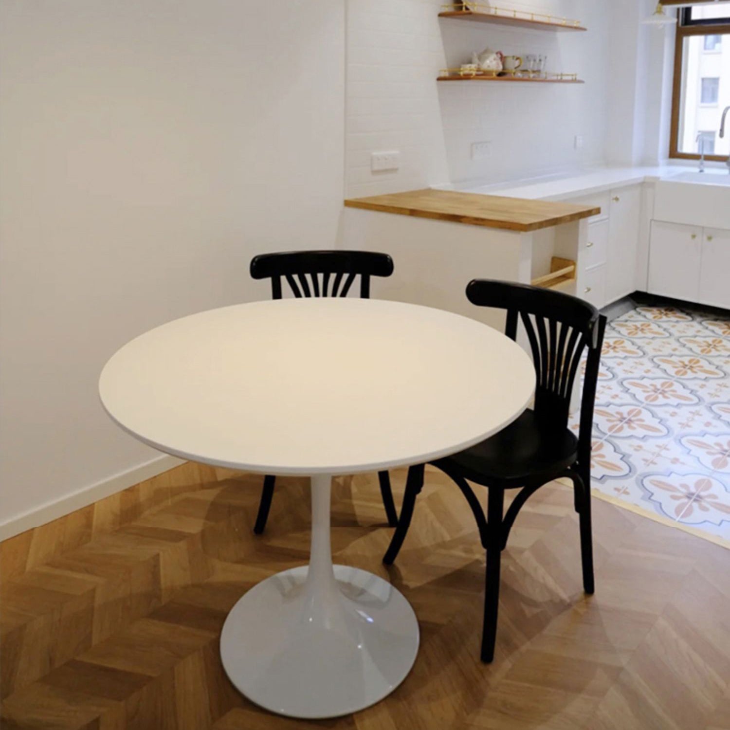 Round Dining Table Tulip Base Dining Table in White for Dining Room