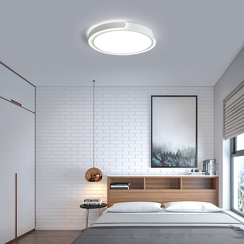 Modernism Metal Ceiling Light White/Black Flush Mount Lighting for Foyer