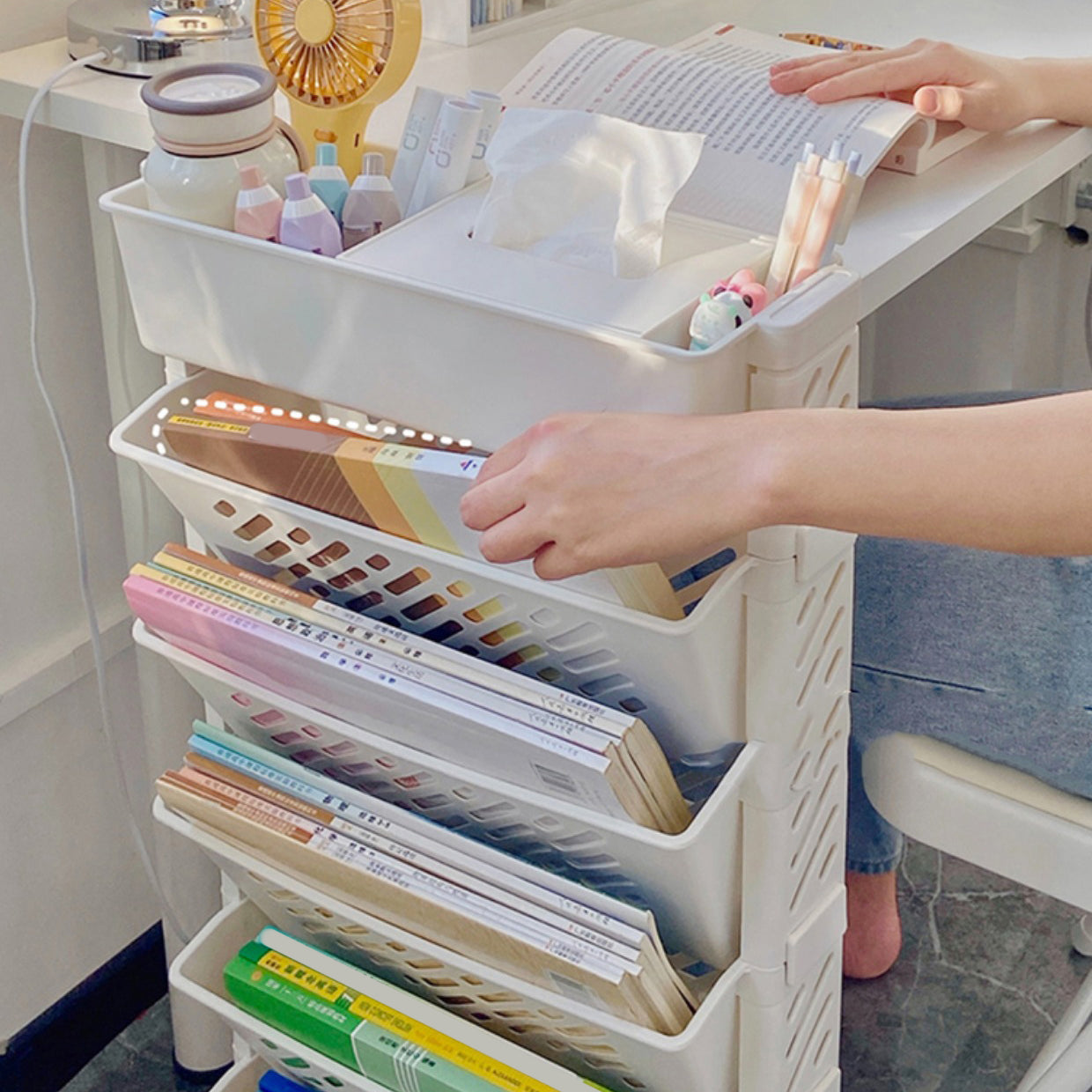 Modern & Contemporary Shelf Bookcase Plastic/Acrylic Bookshelf with Caster