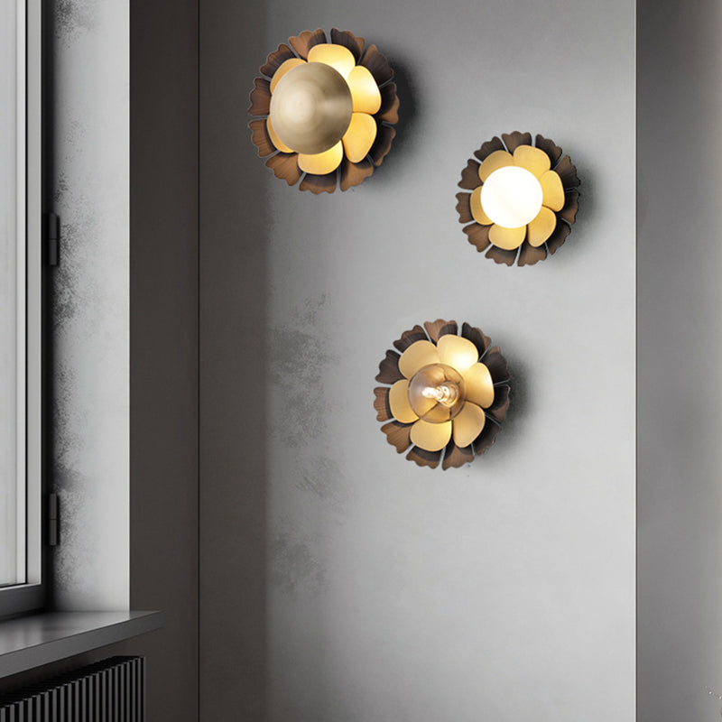 Postmodern Metal Wall Sconce Flower Shape Wall Light for Bedroom