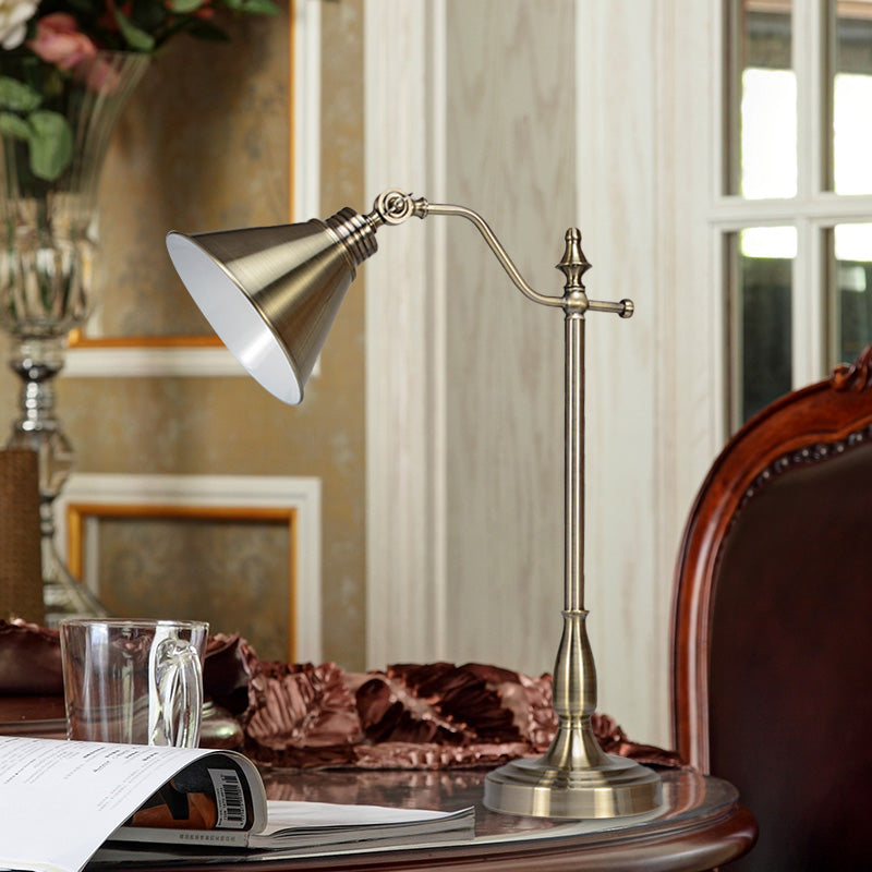 Gouden afwerking LED-bureaulamp boerderij metallic conische nachttafellamp met stekker in snoer