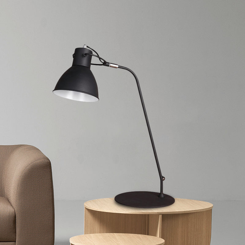 Lampe de travail LED finition noire, éclairage de lecture à bras incurvé en métal antique avec abat-jour en dôme pour salle d'étude