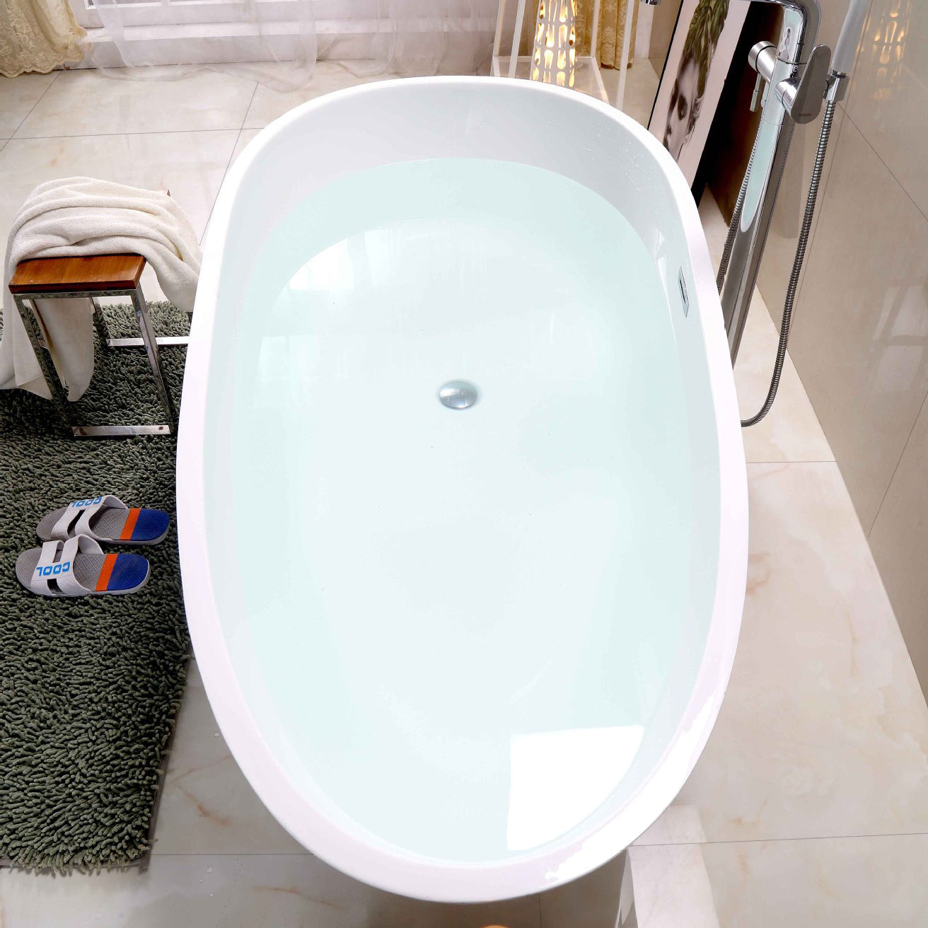 White Acrylic Oval Bathtub Freestanding Soaking Bath Tub with Center Drain