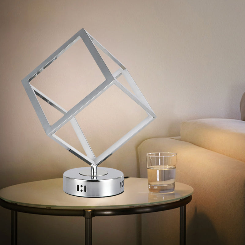 Lampada da comodino a LED a LED Minimalista LED Minimalista in metallo con cromo con base rotonda