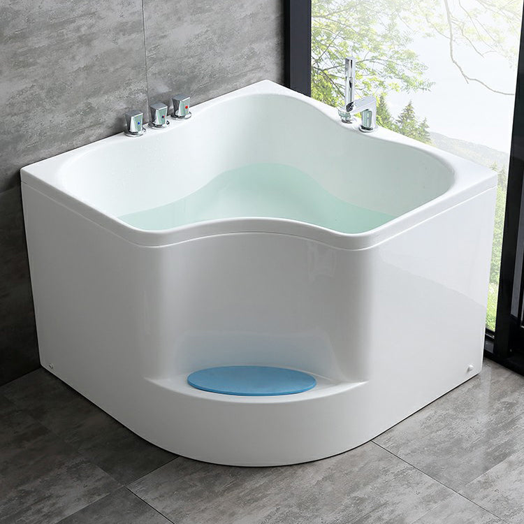 Modern Corner Soaking Bathtub White Acrylic Bathtub with Center-Front Drain
