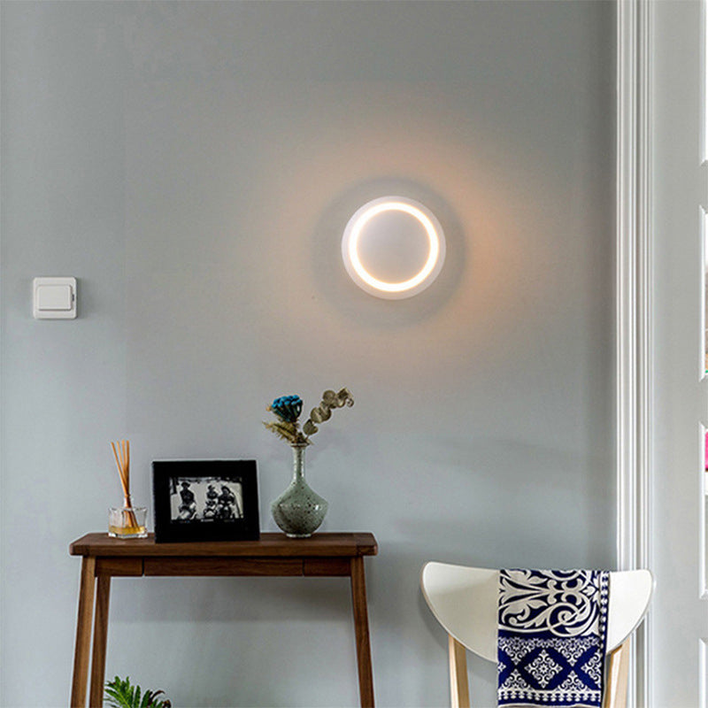 Round Disc Shape Wall Lamp Modern Style Acrylic 1 Light Sconce in White