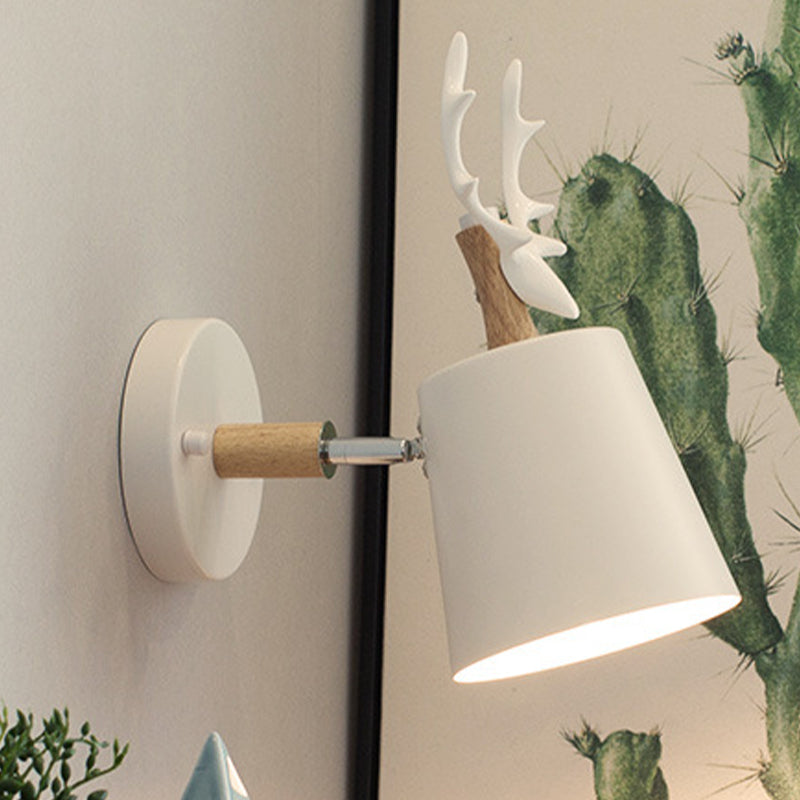 Modern Style Antlers Shape Wall Sconce Metal 1 Light Sconces for Bedroom