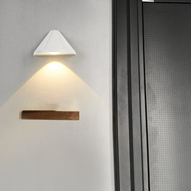 Single Modernism Black/White Wall Mounted Sconce Statement LED Wall Light